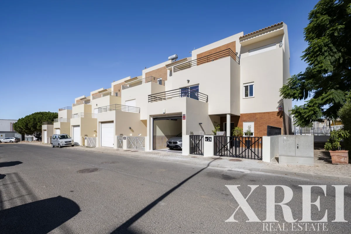 Villa 4-bedroom for sale in Quelfes, Olhão, Algarve • X99721