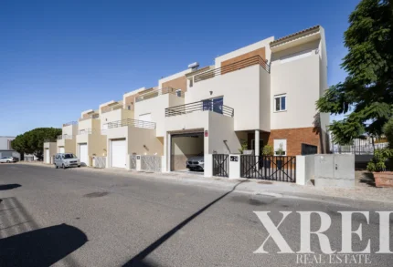 Villa 4-bedroom for sale in Quelfes, Olhão, Algarve &bull; X99721