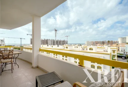 Apartment 4-bedroom for sale in Quarteira, Loulé, Algarve &bull; X100663