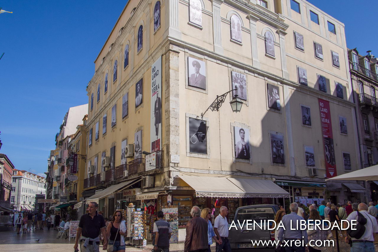 Rua das Portas de Santo Antão é uma rua paralela à Avenida da Liberdade, com ligação à praça dos Restauradores, é das zonas pedonais mais movimentadas da cidade de LIsboa, com a ligação entre o Largo de São Domingos e a Rua de São José