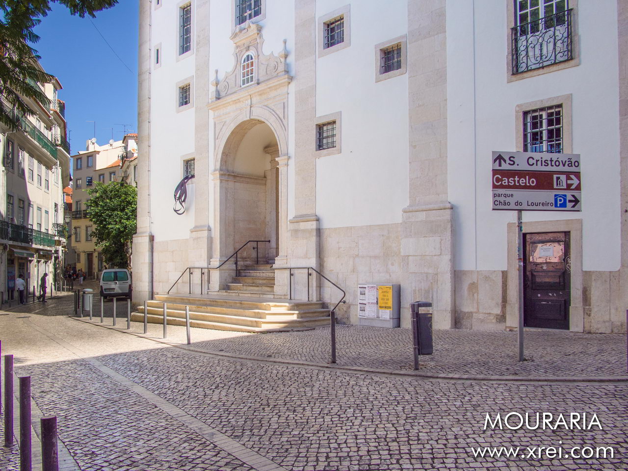 Church of São Cristóvão is a 17th-century construction, one of the very few buildings in Lisbon miraculously spared by the 1755 earthquake
