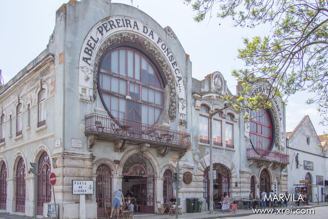 Building constructed in 1910 for Abel Pereira da Fonseca, one of the most important Portuguese businessmen of the 20th century, to house his wine production and distribution business.