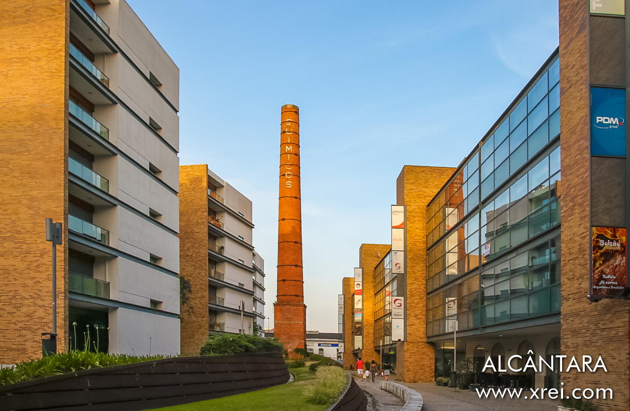 Apartment condominiums and commercial spaces in Alcântara integrated into former factory buildings.