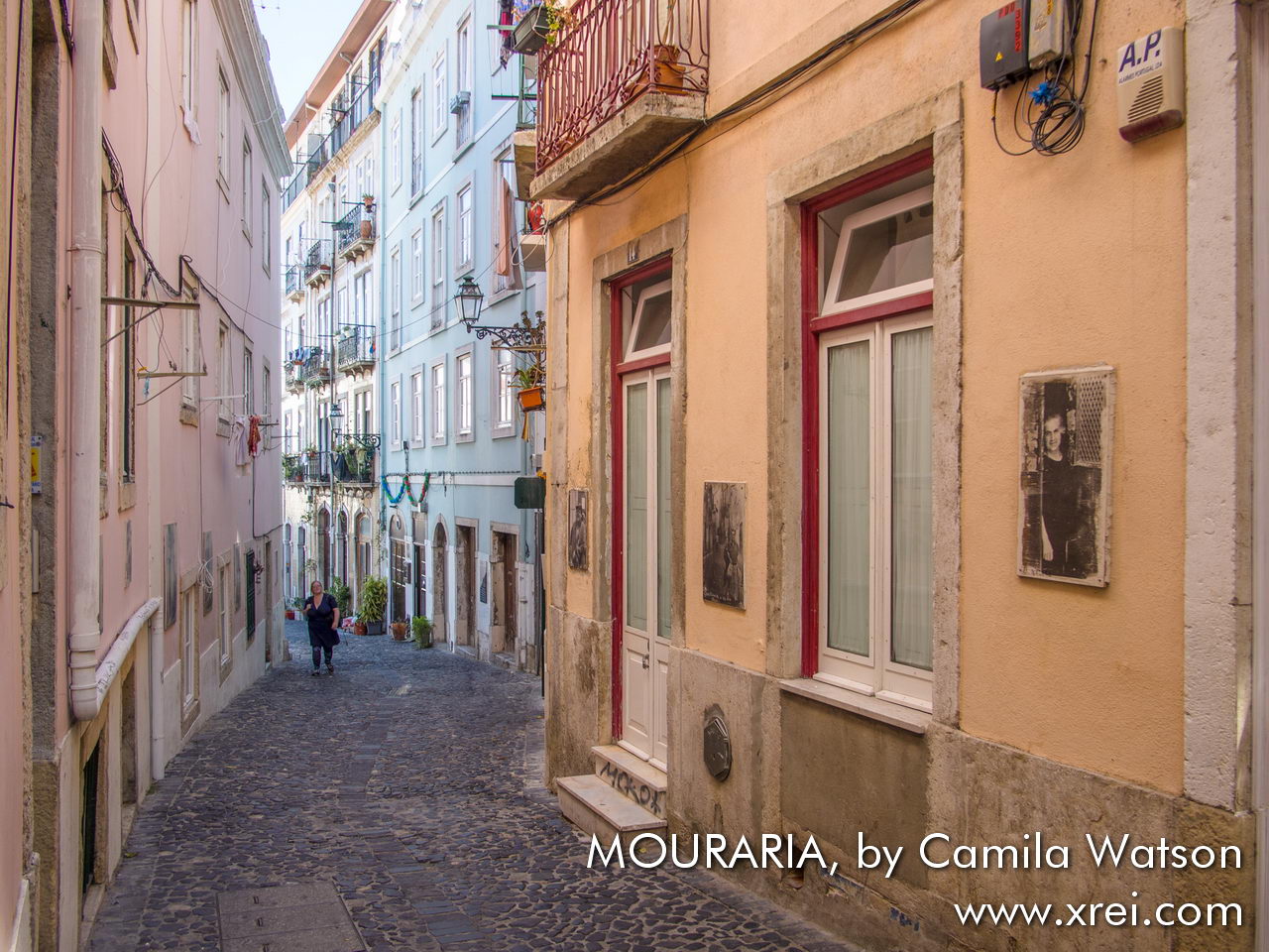 Rua das Farinhas in Mouraria, where part of Camila Watson's photographic exhibition dedicated to the residents of the Mouraria neighborhood can be found