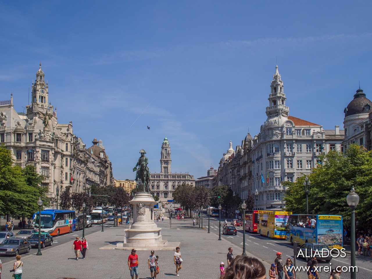 Avenida dos Aliados, Porto's main avenue, home to the Câmara Municipal do Porto building; the Palácio das Cardosas; the Estátua do Porto; the Estátua de Almeida Garrett; the Estátua Equestre de Dom Pedro IV; and the former headquarters of the Café Imperial.