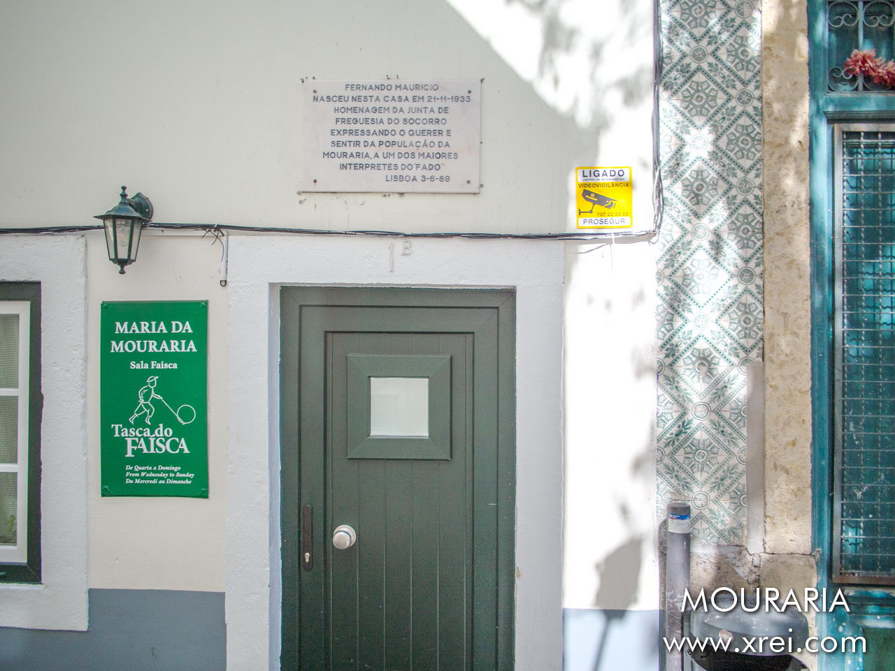 Casa Fernando Maurício is an extension of the Fado Museum, dedicated to the Fado singer Fernando Maurício (1933-2003), considered “the King of Fado from Mouraria”