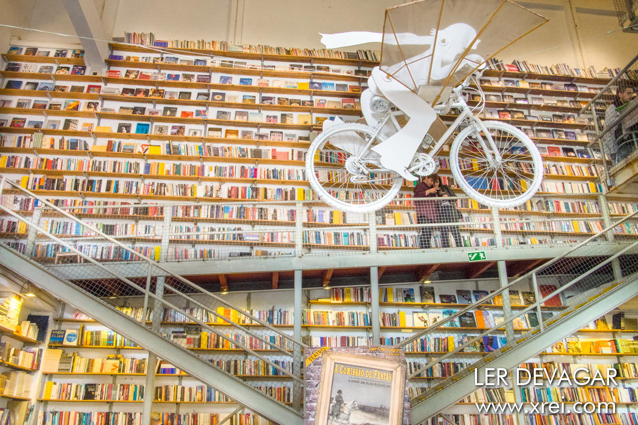 Ler Devagar bookshop, located in Alcântara within the LX Factory space, is a landmark Lisbon bookshop installed in a former factory. It offers visitors an extensive selection of books, a reading area and a café bar.
