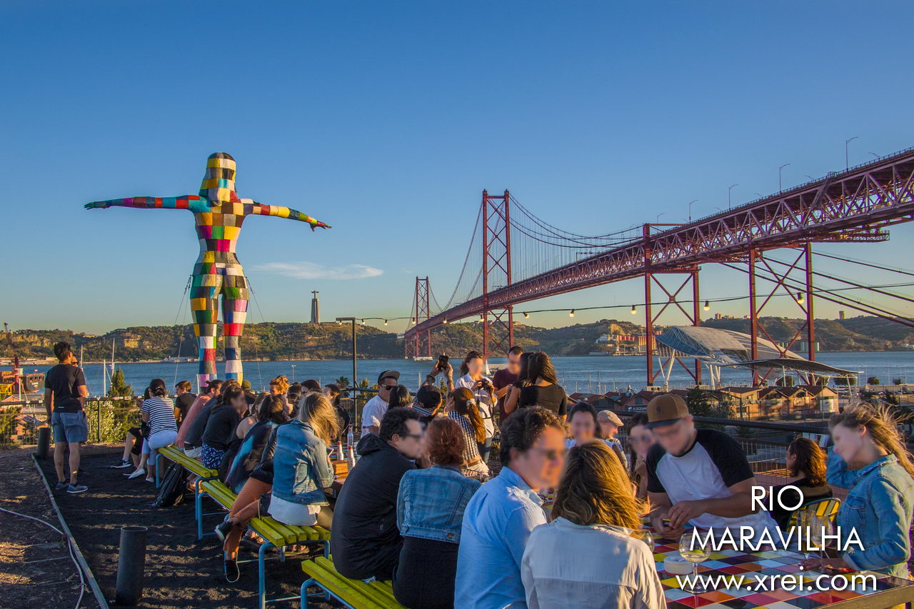 View of the outdoor terrace of Rio Maravilha, the LX Factory rooftop bar. A restaurant and bar located in Alcântara on the top floor of an LX Factory building, offering panoramic views over the Tagus River and Alcântara