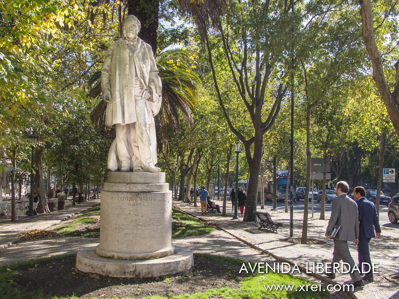 estátua de Oliveira Martin