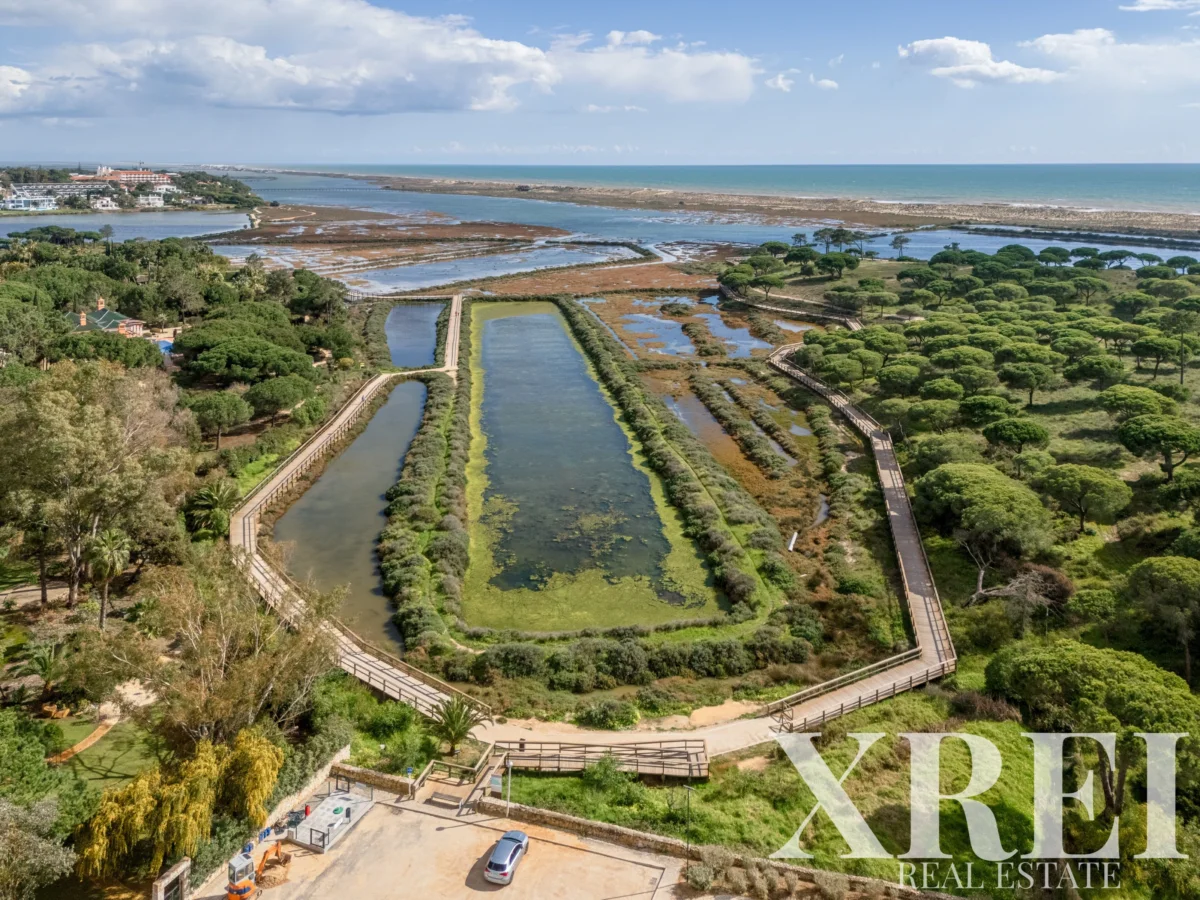 Villa 6-bedroom for sale in Quinta do Lago, Golden Triangle, Algarve &bull; X85797