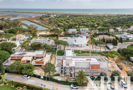 Villa 6-bedroom for sale in Almancil, Loulé, Algarve &bull; X85797