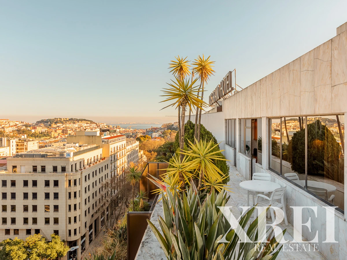 Apartment 2-bedroom for sale in Castilho 13, Santo António, Lisbon • X68807