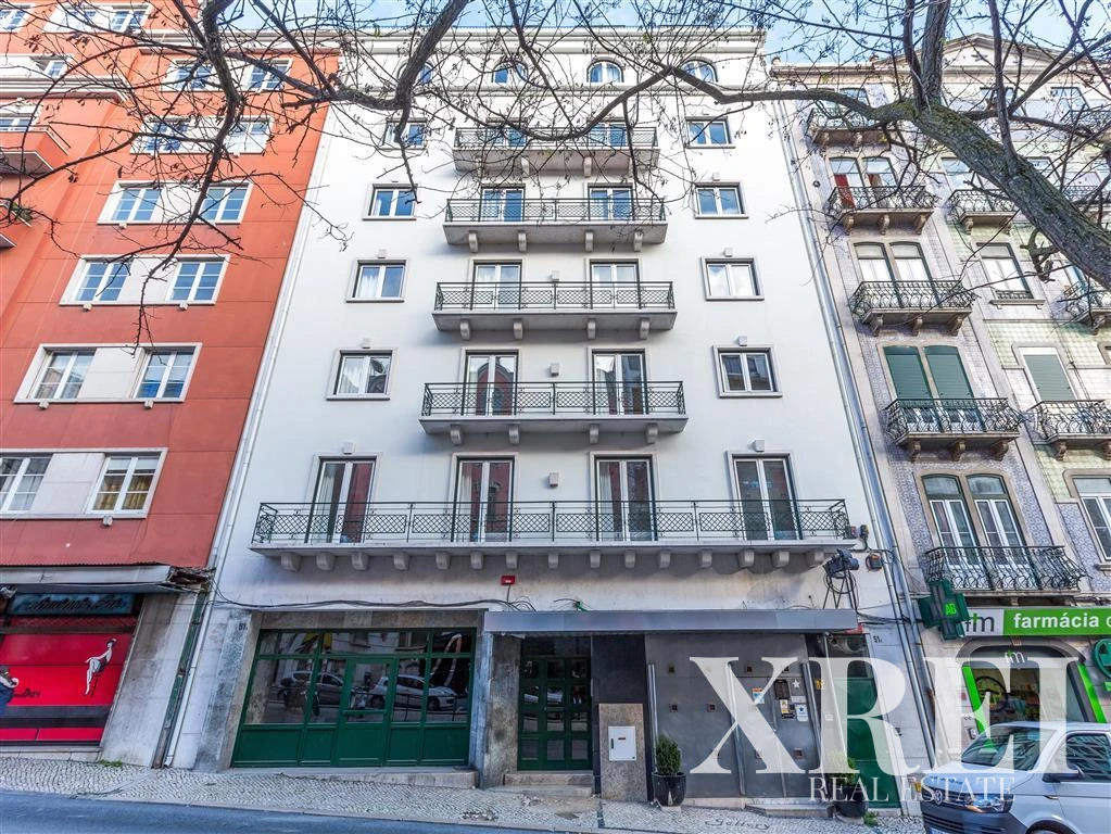 Apartment 3-bedroom for sale in Santo António, Lisbon • X77652