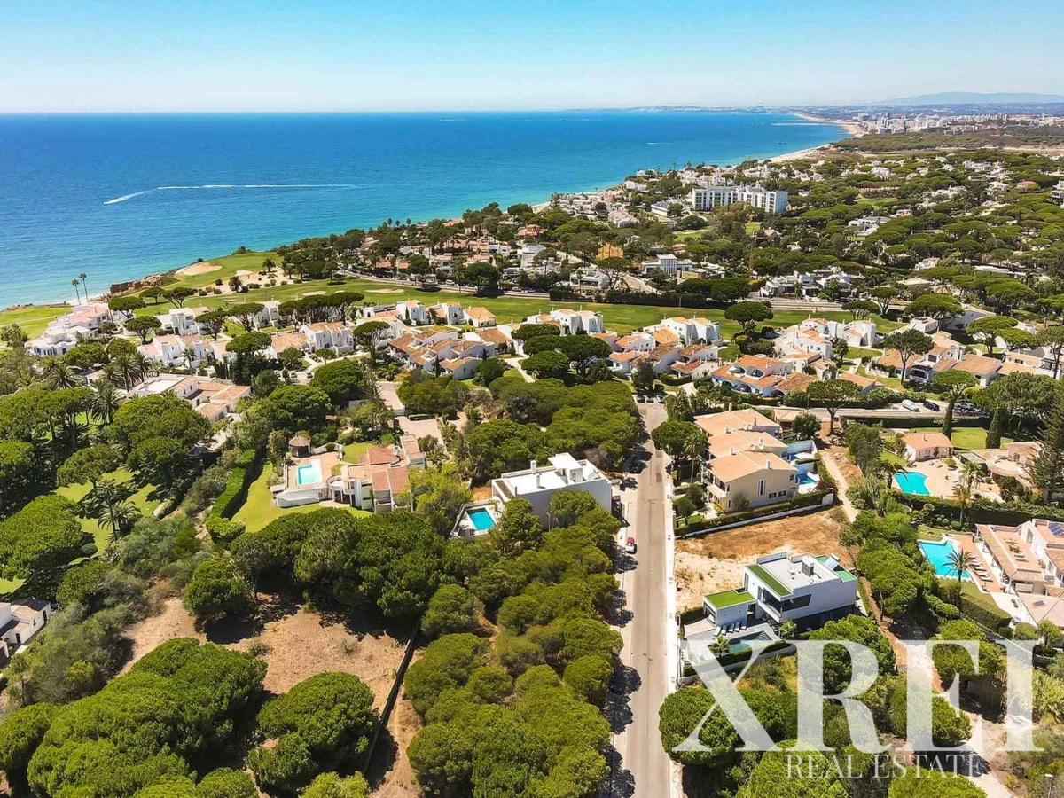 Land for sale in Vale do Lobo, Loulé, Algarve &bull; X67096