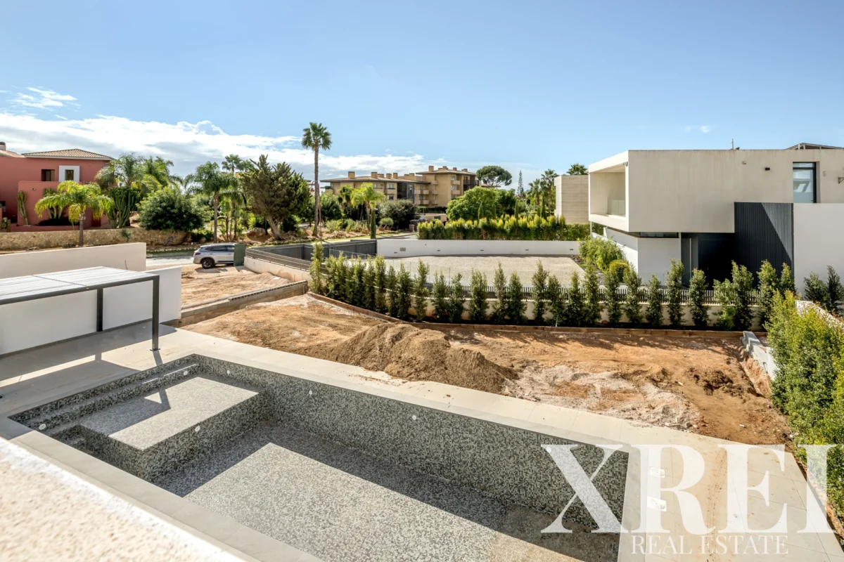 Villa 4-bedroom for sale in Golf Hills, Vilamoura, Loulé, Algarve &bull; X82214