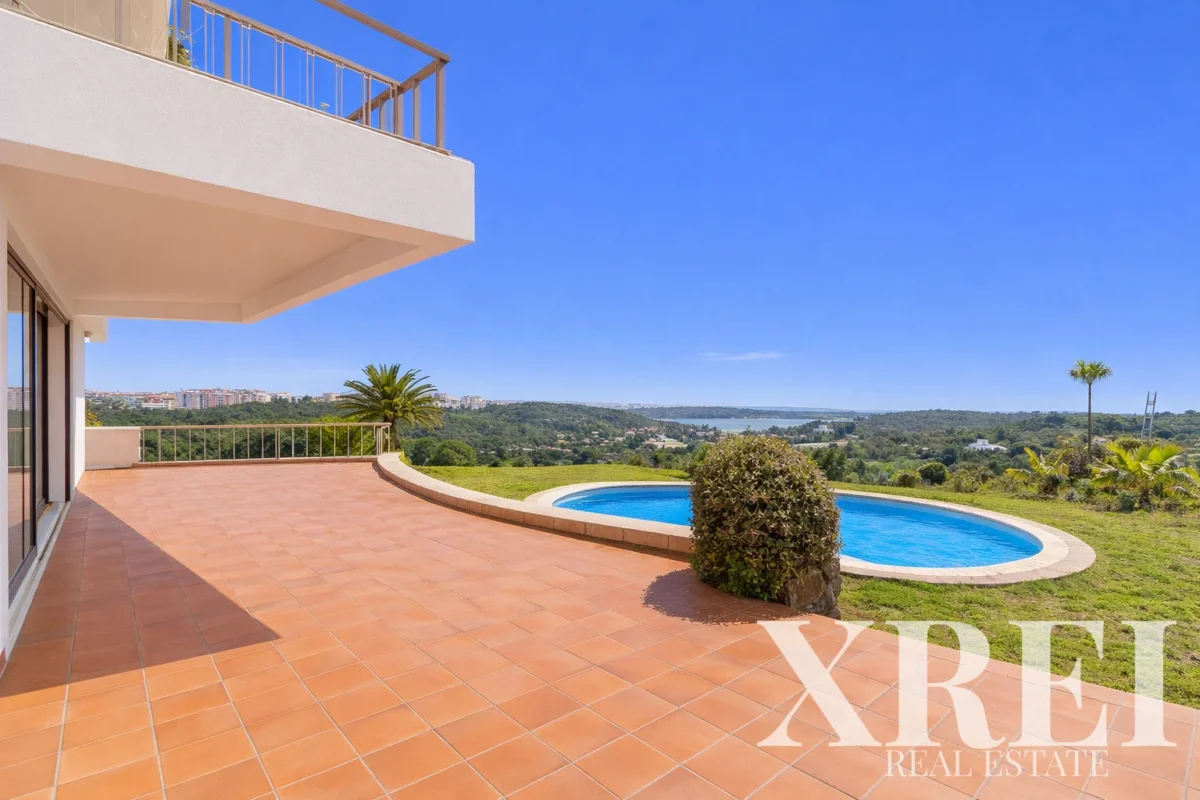 Villa 6-bedroom for sale in Carnaxide e Queijas, Oeiras, Greater Lisbon &bull; X91894