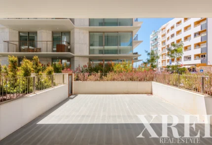 Apartment 2-bedroom for sale in Armação de Pêra, Silves, Algarve &bull; X94314