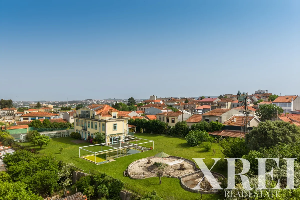 Mansion 6-bedroom for sale in Gondomar (São Cosme), Valbom e Jovim, Gondomar, Porto &bull; X96911