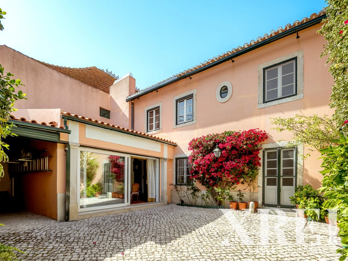 Villa 2-bedroom for sale in Carnide, Lisbon &bull; X98118