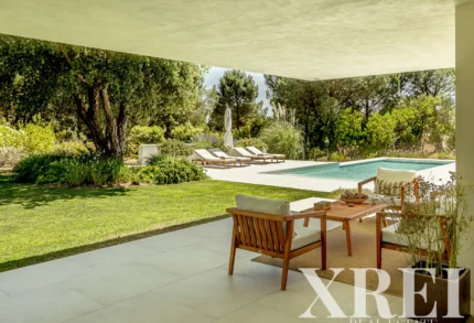 Villa 5-bedroom for sale in Quinta do Conde, Sesimbra, Setúbal &bull; X98216