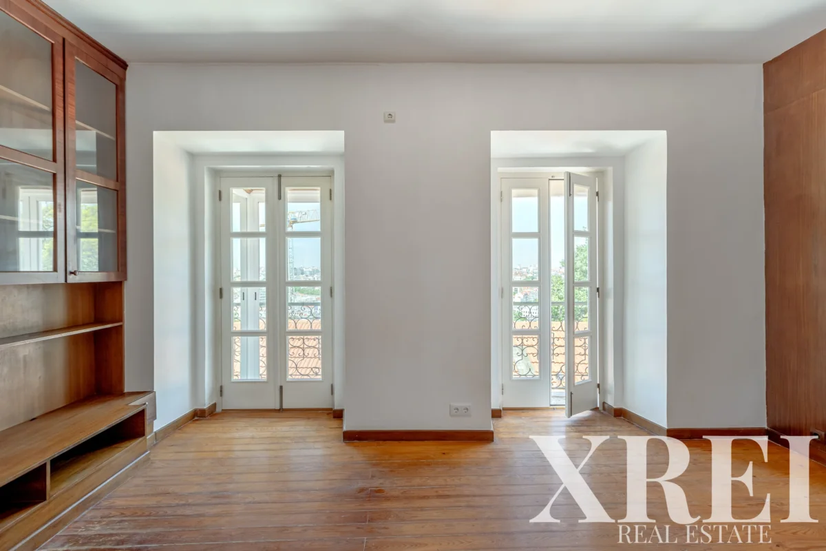 Apartment 2-bedroom for sale in Santo António, Lisbon • X98609
