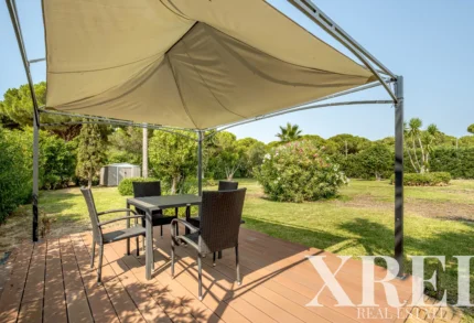 Villa 6-bedroom for sale in Quarteira, Loulé, Algarve &bull; X99382