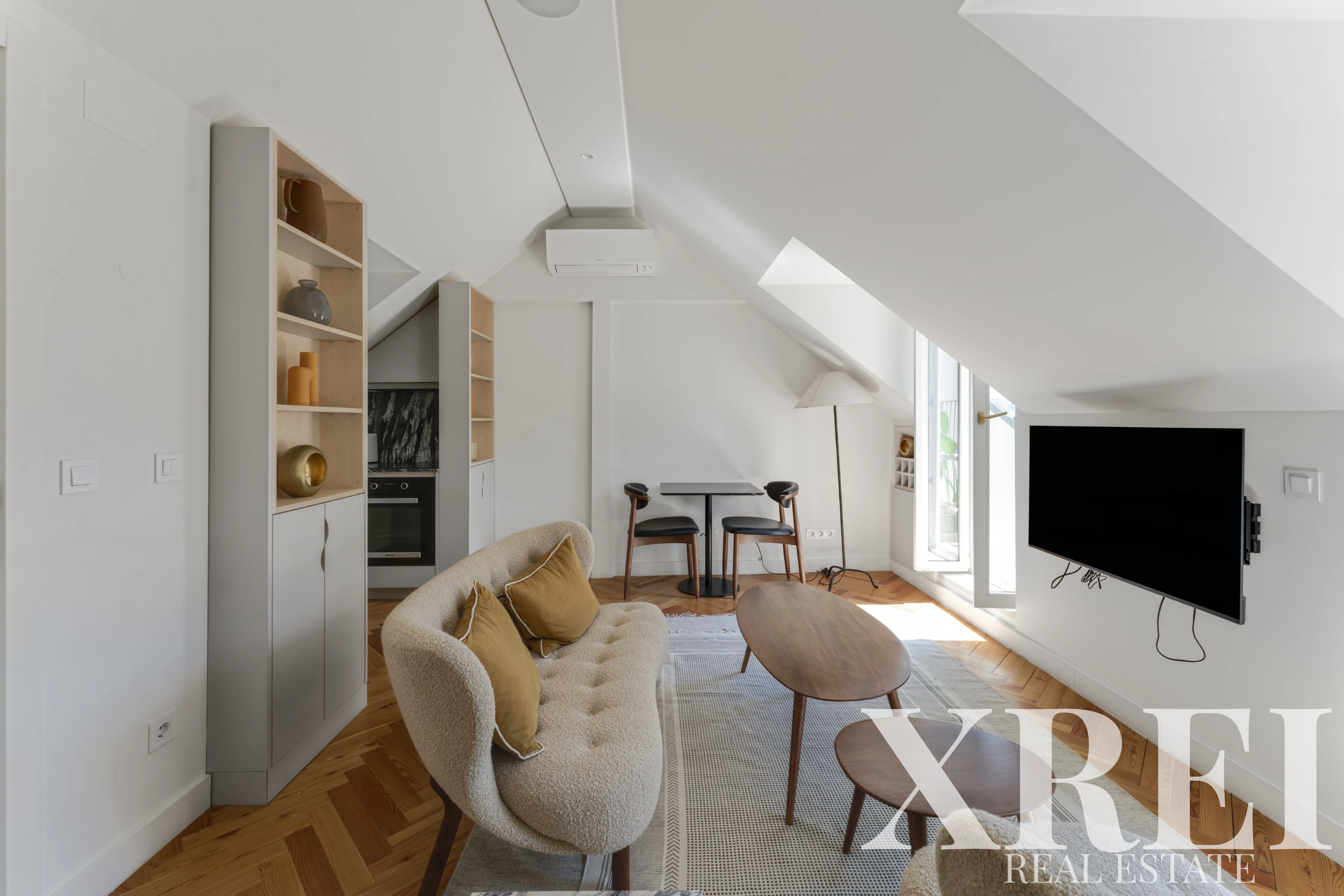 Building for sale in Santo António, Lisbon • X99887 - gallery image
