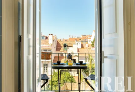 Apartment 2-bedroom for sale in Santo António, Lisbon &bull; X99612