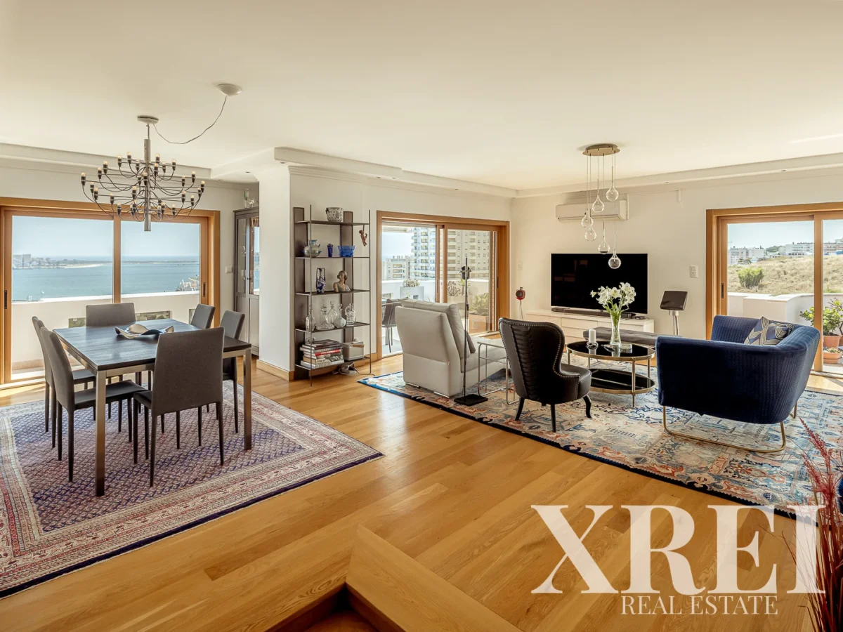 Apartment 3-bedroom for sale in Algés, Linda-a-Velha e Cruz Quebrada-Dafundo, Oeiras, Greater Lisbon &bull; X99256