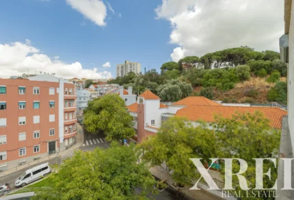 Apartment 4-bedroom for sale in Arroios, Lisbon &bull; X100212